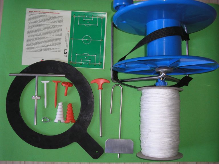 Lajnovací sada LS1 pro přesné a rychlé nalajnování fotbalového hřiště